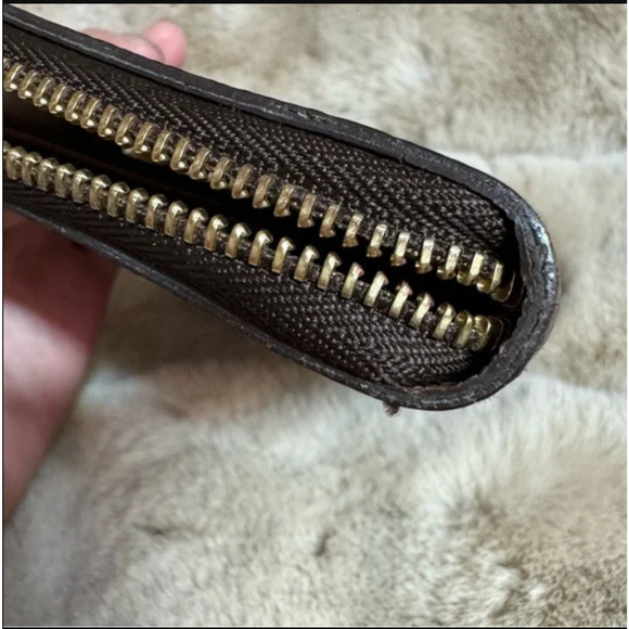 Louis Vuitton Brown Monogram Passport Holder with Zipper - Picture 5 of 10